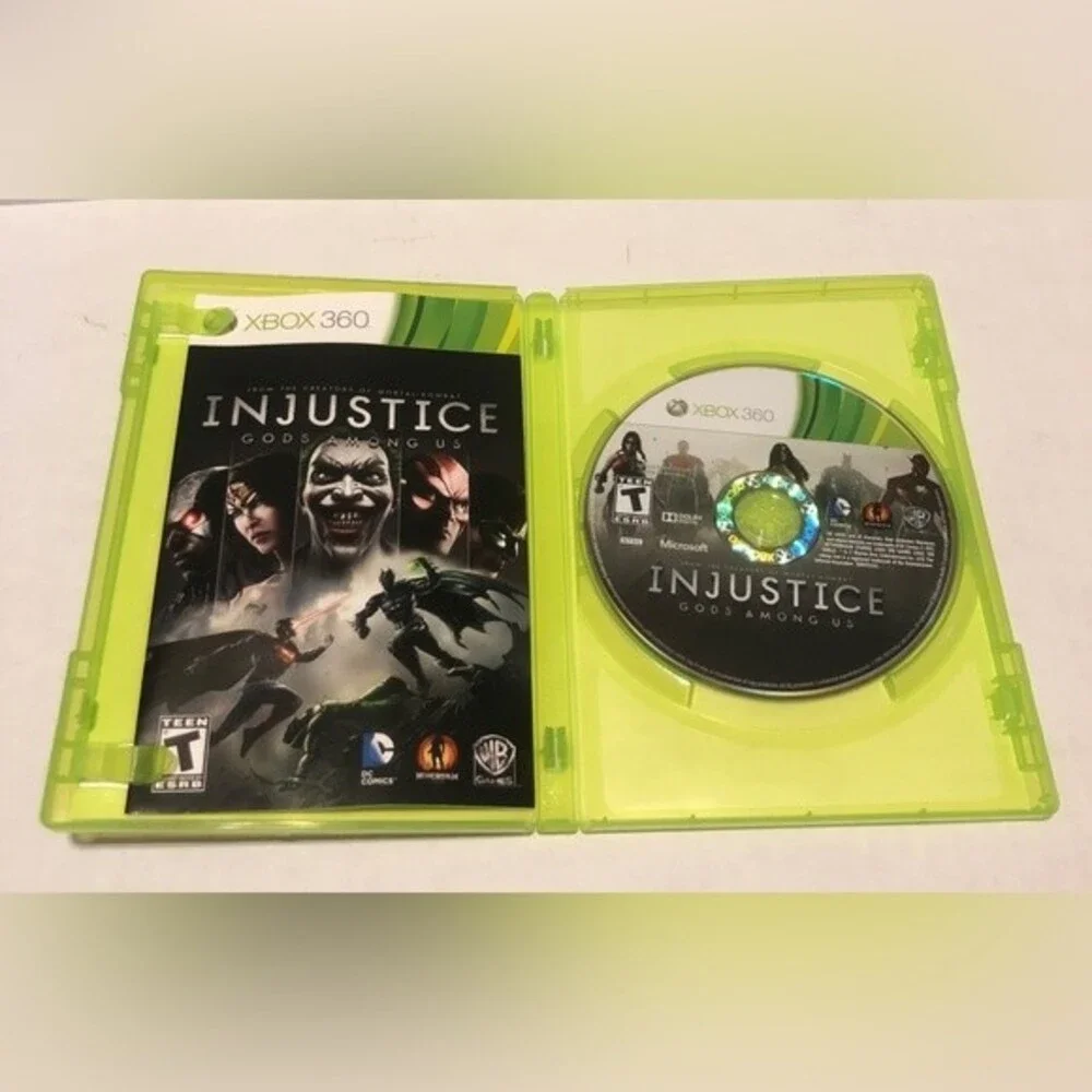 Injustice Gods Among Us (Microsoft Xbox 360, 2013)